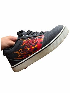 Heelys Flame Print Roller Shoes Black Red Skate Sneakers Youth Size 5 Unisex